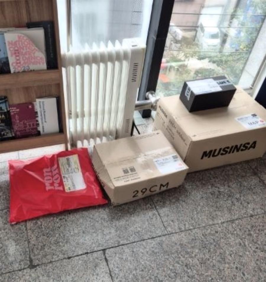 Musinsa and 29CM boxes delivered to a guesthouse